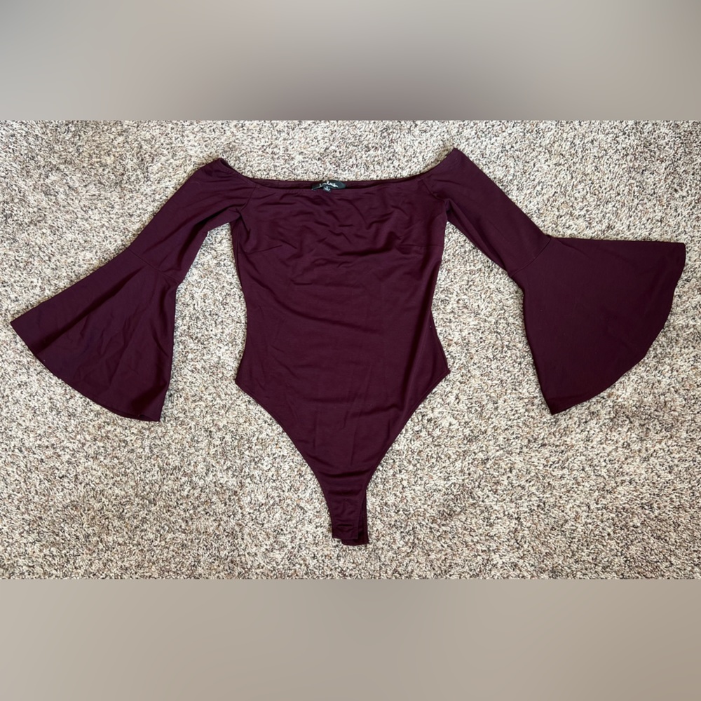 Lulus off the shoulder bell sleeved bodysuit - size S